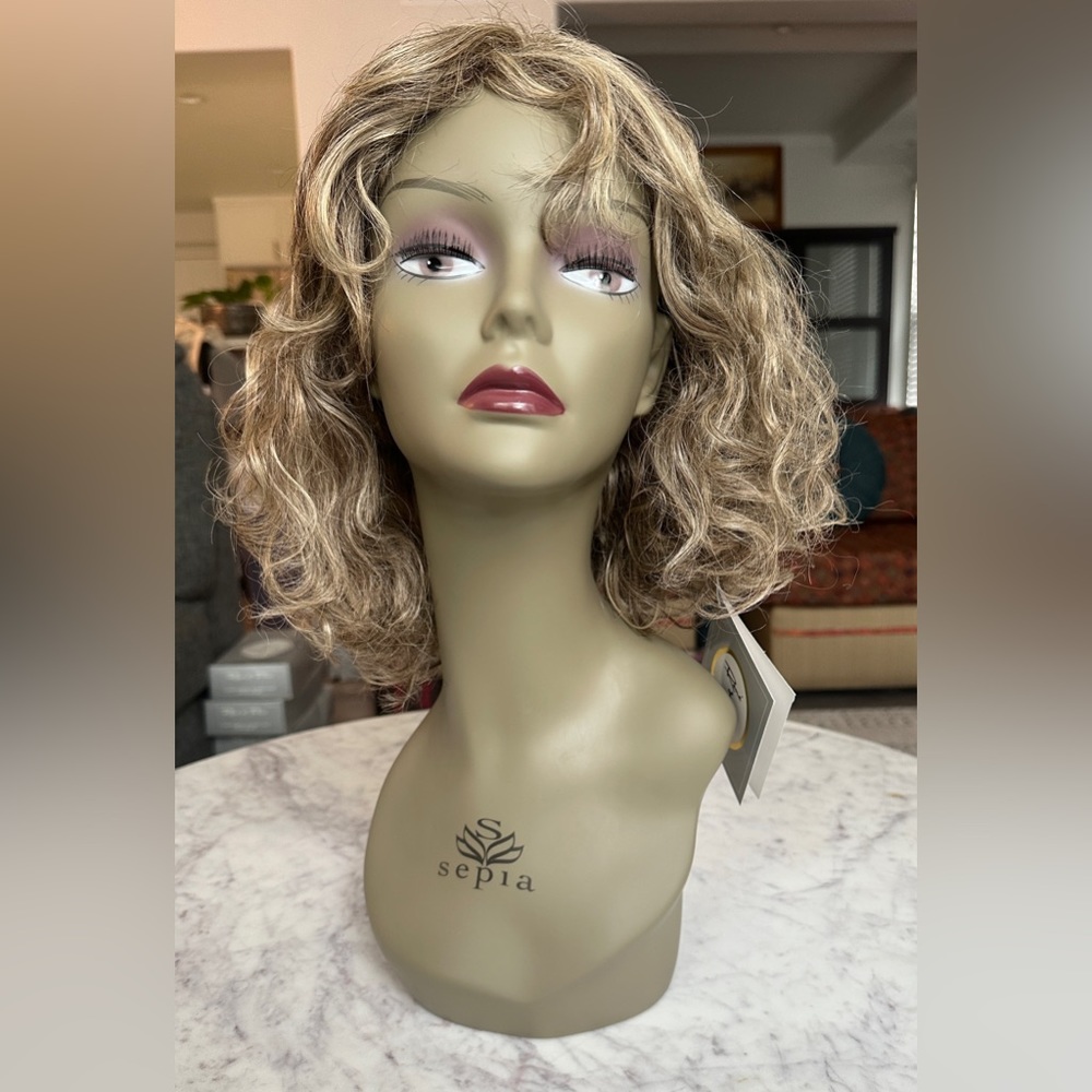 Vintage Rene Of Paris Wig‎ #4106 Melissa (BROWN BLOND).